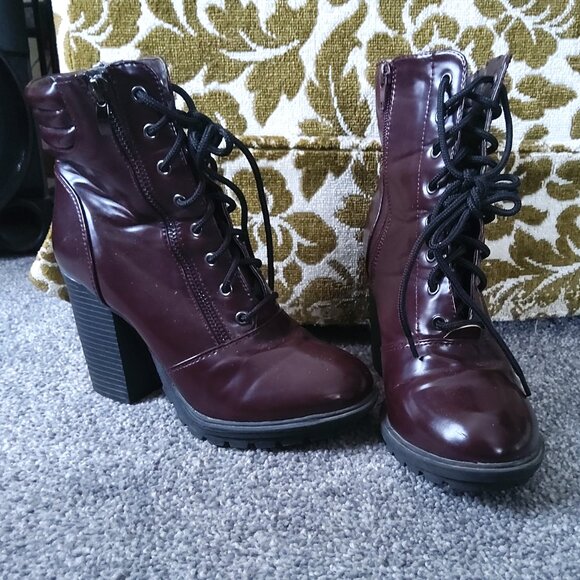JUST FAB PATENT LEATHER MAROON LACE UP BOOTS - Picture 1 of 4
